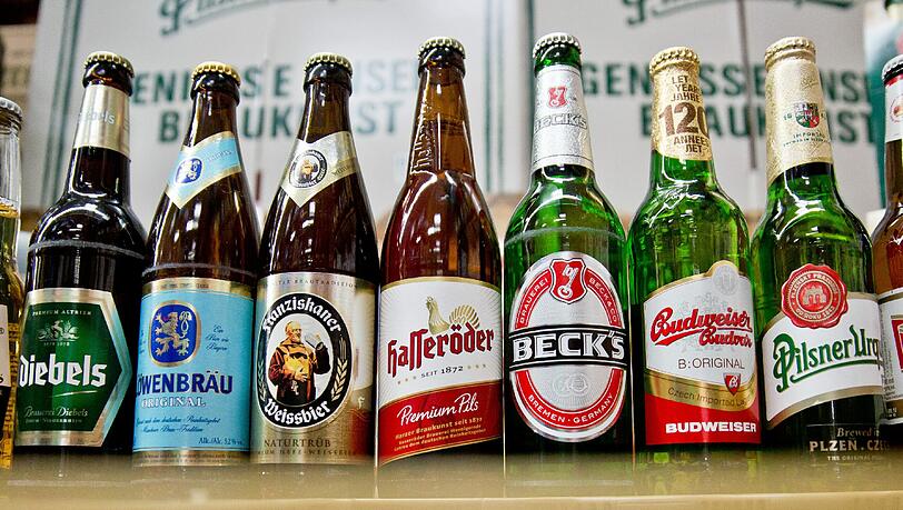 Ein Getränkeriese ist enstanden: Bierflaschen des Konzerns Anheuser-Busch Inbev. Foto: Daniel Karmann Ein Getränkeriese ist enstanden: Bierflaschen des Konzerns Anheuser-Busch Inbev. Foto: Daniel Karmann