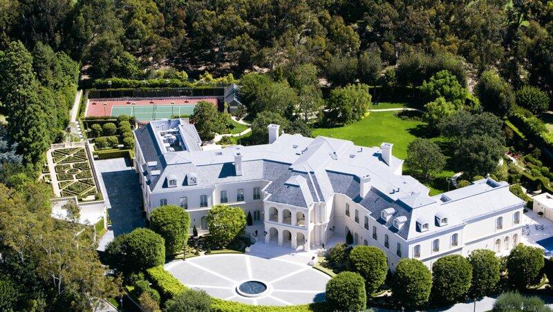 Eine Villa? Ein Palast! 5300 Quadratmeter ist das Anwesen in L.A. groß. Eine Villa? Ein Palast! 5300 Quadratmeter ist das Anwesen in L.A. groß.
