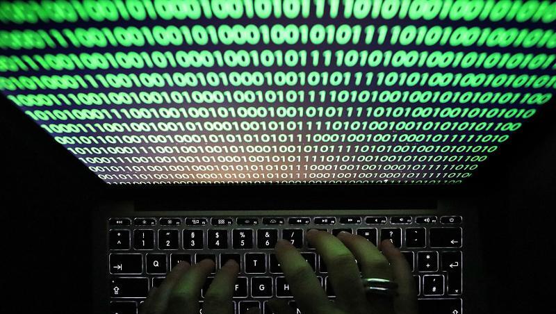 Auf dem Bildschirm eines Laptops ist Binärcode zu sehen. Foto: Oliver Berg/Archivbild Auf dem Bildschirm eines Laptops ist Binärcode zu sehen. Foto: Oliver Berg/Archivbild