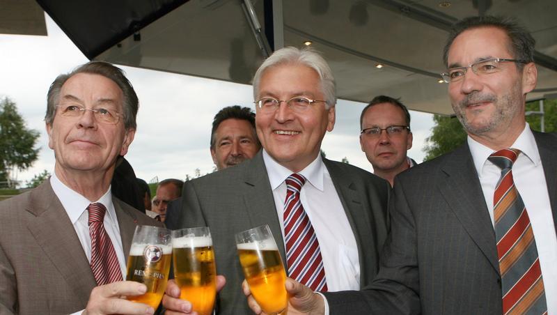 Demonstrativ guter Laune: Brandenburgs SPD-Chef Matthias Platzeck, Kanzlerkandidat Frank Walter Steinmeier und der SPD-Bundesvorsitzende Franz Müntefering. Demonstrativ guter Laune: Brandenburgs SPD-Chef Matthias Platzeck, Kanzlerkandidat Frank Walter Steinmeier und der SPD-Bundesvorsitzende Franz Müntefering.