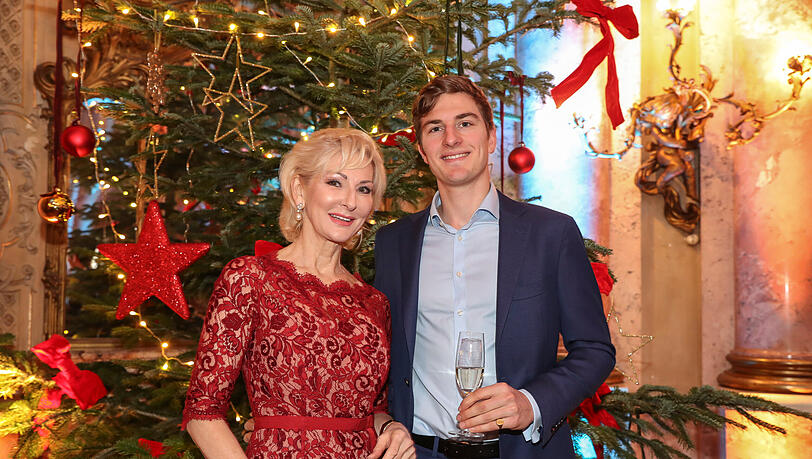 Gemeinsame Aufnahmen mit Oscar Prinz von Hannover (re.) haben Seltenheitswert: Hier sieht man das Mutter-Sohn-Duo bei einem Empfang im Jahr 2018.