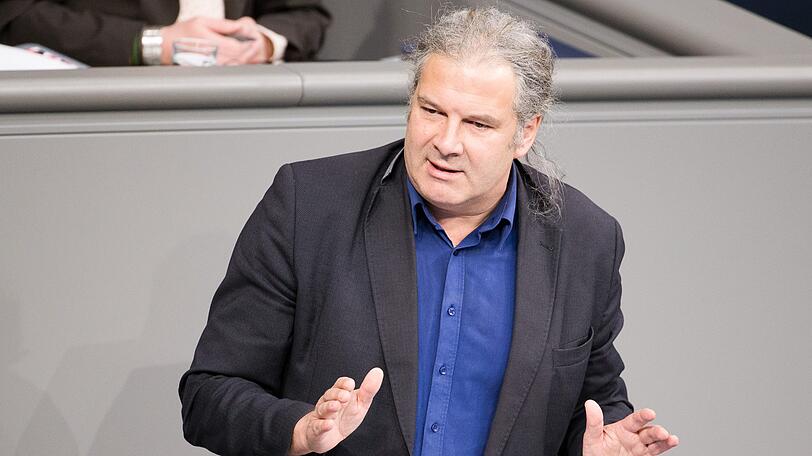 Andrej Hunko (Die Linke) spricht im Bundestag in Berlin.