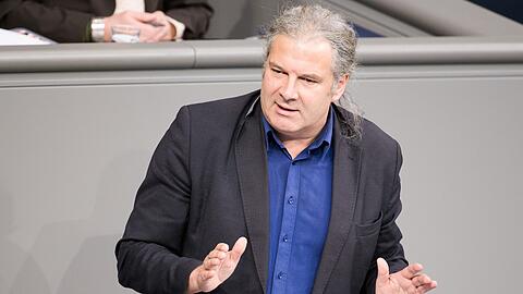 Andrej Hunko (Die Linke) spricht im Bundestag in Berlin.