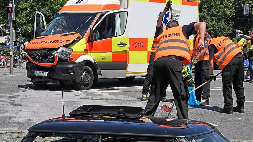 Am Mittwoch ist in Ramersdorf ein Rettungswagen mit einem Pkw kollidiert.