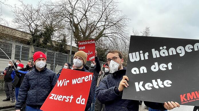 Die Mitarbeiter der Rüstungsfirma argumentieren: "Wir waren zuerst da." Denn Anwohner und Siedlervereine kämpfen gegen den Lärm von der Panzerteststrecke.