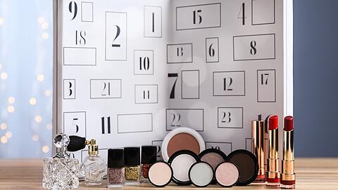 Ein selbst gemachter Beauty Adventskalender bringt Vorfreude auf 24 kleine Schönheitsgeheimnisse in die Weihnachtszeit.