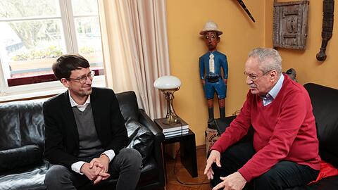 Gespräch zu 75 Jahre Abendzeitung im udeschen Wohnzimmer in Schwabing: Alt-OB Christian Ude mit AZ-Lokalchef Felix Müller.
