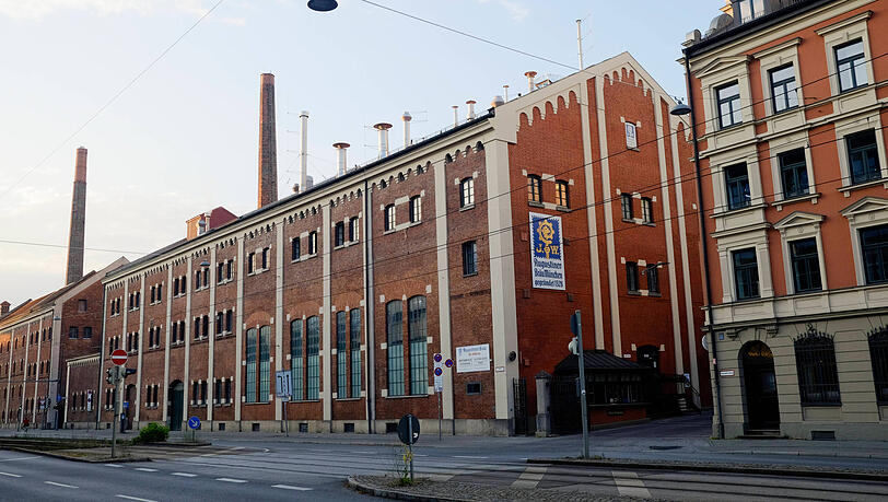 Die Augustiner Brauerei ist die älteste noch bestehende Brauerei in München. Ihren Hauptsitz hat sie an der Landsberger Straße im Westen der Stadt. Der Geruch von Hopfen prägt das Viertel.