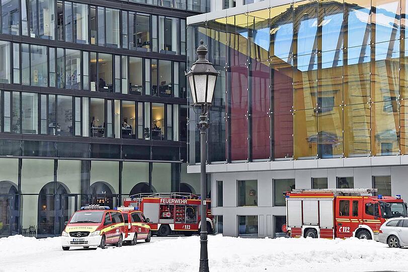 Am Donnerstagmittag musste die Feuerwehr zu einem Brand in der Maximilinastraße ausrücken.