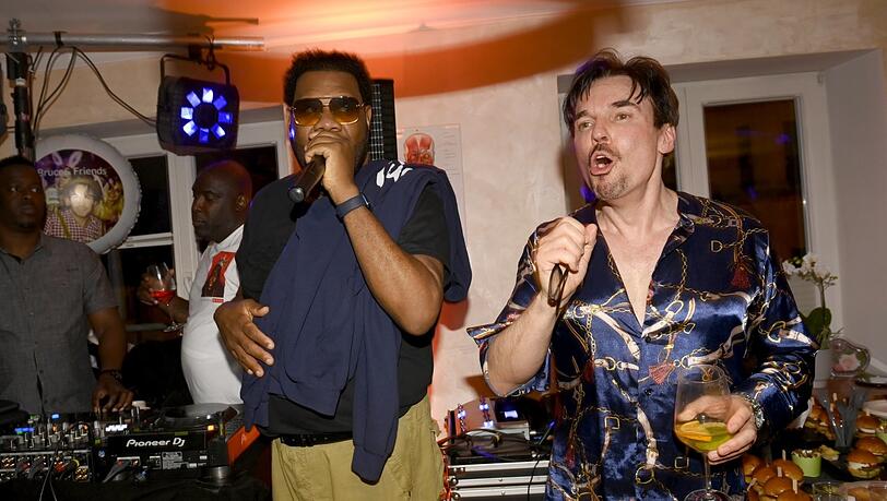 Rapper Fatman Scoop und Geburtstagskind Bruce Reith (r.) Rapper Fatman Scoop und Geburtstagskind Bruce Reith (r.)