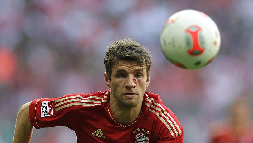 Thomas Müller war nach seinem Zusammenstoß mit Mario Mandzukic etwas lädiert und musste vorzeitig ausgewechselt werden. Thomas Müller war nach seinem Zusammenstoß mit Mario Mandzukic etwas lädiert und musste vorzeitig ausgewechselt werden.