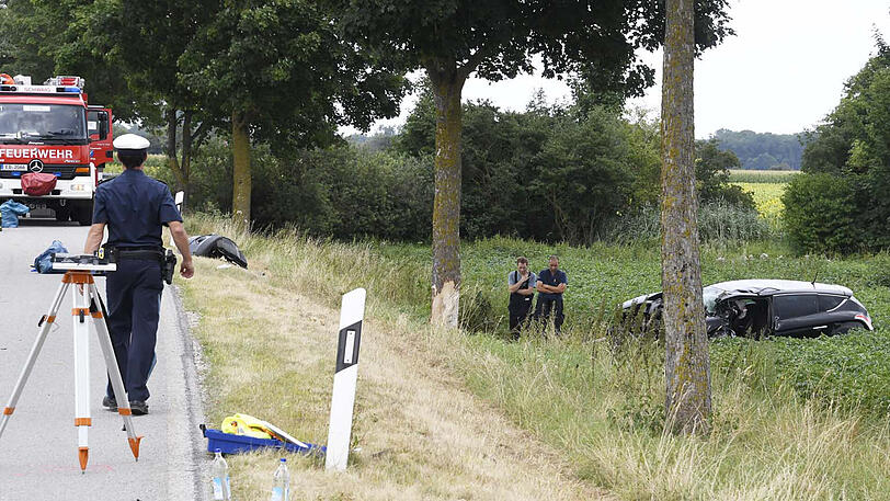 Der Mann wurde so schwer verletzt, dass er kurz nach Eintreffen der Rettungskräfte an der Unfallstelle starb.