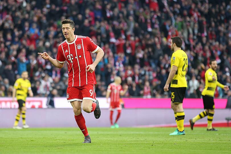 31. März 2018, Bundesliga: Schützenfest in der Allianz Arena! Beim 6:0-Erfolg der Münchner gegen Dortmund erzielt Robert Lewandowski drei Tore.