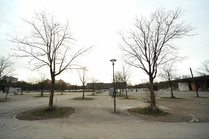 ... viele Bewohner in Neuperlach haben sich ein neues Stadtteilzentrum jedoch schon lange gewünscht. Geplant ist ein Sozialbürgerhaus und ein Bürgerzentrum im nördlichen Teil des Geländes.
