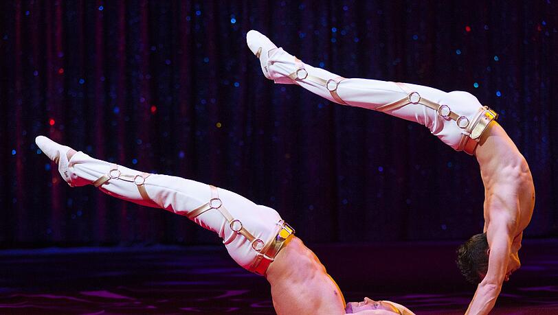 Das Duo Kvas aus der Ukraine zeigt akrobatische Zirkuskunst. Das Duo Kvas aus der Ukraine zeigt akrobatische Zirkuskunst.