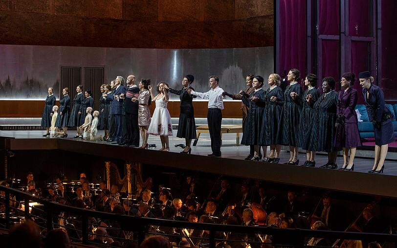 Die Salzburger Festspiele demonstrieren Normalität: Der Schlussapplaus nach der "Elektra"-Premiere.