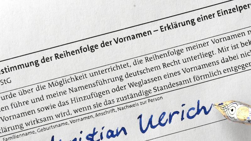 Eintragung auf dem Formular "Neubestimmung der Reihenfolge der Vornamen - Erklärung einer Einzelperson". Eintragung auf dem Formular "Neubestimmung der Reihenfolge der Vornamen - Erklärung einer Einzelperson".