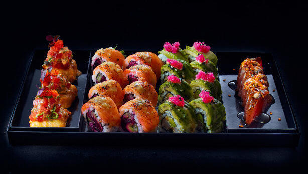Sushi-Lieferdienst de luxe: TV-Koch Steffen Henssler bietet jetzt in München seine Künste an (Go by Steffen Henssler, Fancy Box für 55 Euro). Sushi-Lieferdienst de luxe: TV-Koch Steffen Henssler bietet jetzt in München seine Künste an (Go by Steffen Henssler, Fancy Box für 55 Euro).