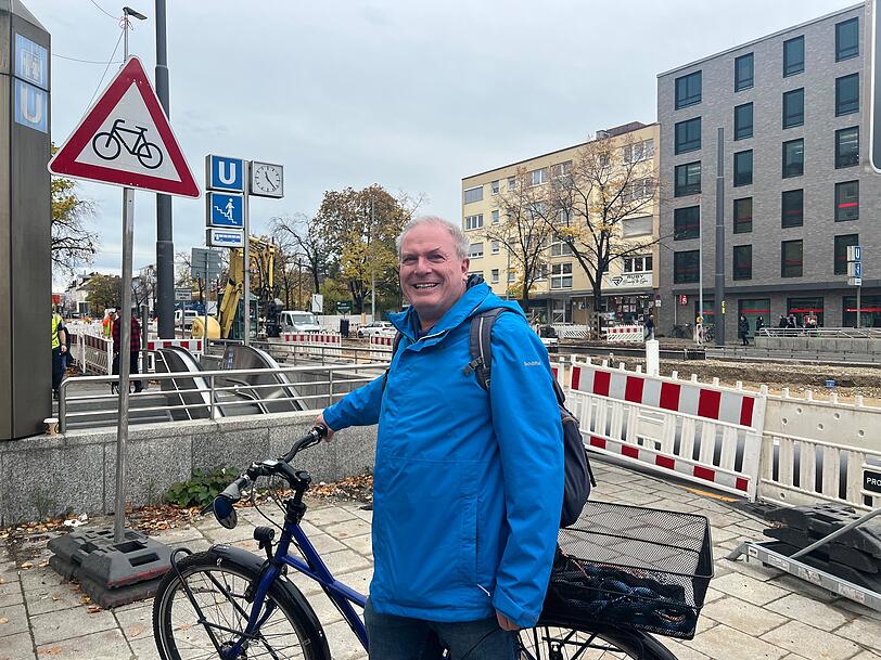 Er nimmt das Baustellen-Chaos gelassen: Anwohner Stephan Dengler steigt stattdessen aufs Radl.