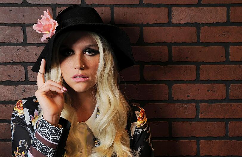 Kesha bei einem Photoshooting zu ihrem Album "Warrior".
