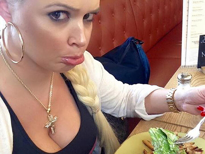Daniela Katzenberger kann sich nicht mit ihrer Diät-Mahlzeit anfreunden