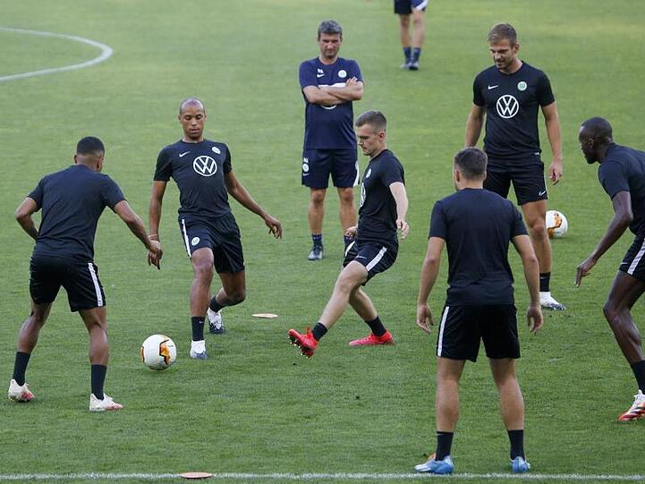 Die Spieler des VfL Wolfsburg beim Training in Kiew.