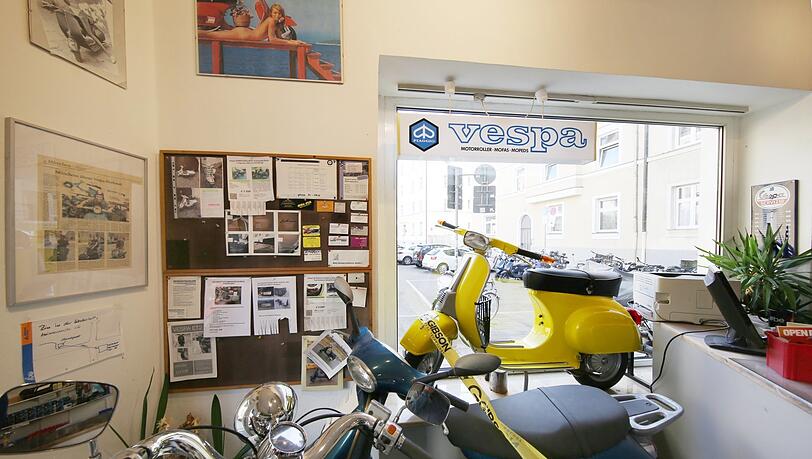 Ein Laden für Vespas - seit 30 Jahren in der Anglerstraße. Ein Laden für Vespas - seit 30 Jahren in der Anglerstraße.