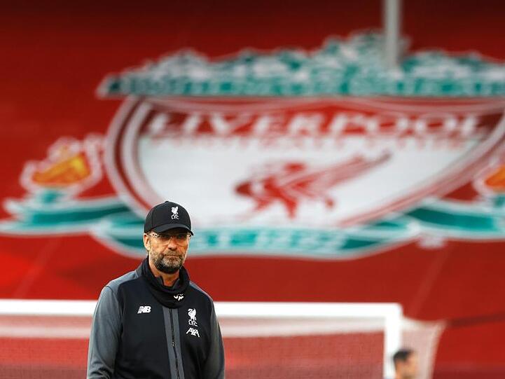 Jürgen Klopp kann mit dem FC Liverpool vor dem Fernseher Meister werden.