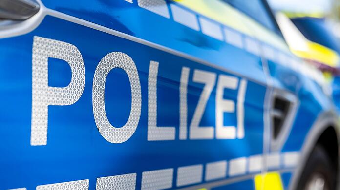 An einer Tramhaltestelle in der Dachauer Straße wurde ein Mann verprügelt und dabei schwer verletzt. (Symbolbild)
