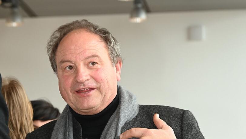 Leger beim BR-Filmbrunch: Pfarrer Rainer Maria Schießler. Leger beim BR-Filmbrunch: Pfarrer Rainer Maria Schießler.