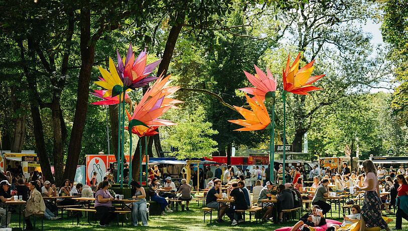 Festivalfans genießen das Wochenende. Festivalfans genießen das Wochenende.