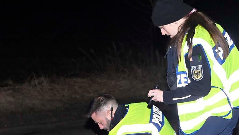 Für die Unfallaufnahme waren die Bahnstrecke und die Straße für geraume Zeit gesperrt. Unfall S5 Für die Unfallaufnahme waren die Bahnstrecke und die Straße für geraume Zeit gesperrt. Unfall S5