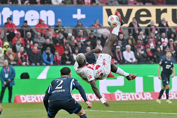 Traumtor: Ragnar Ache vom 1. FC K&ouml;ln schoss mit einem Fallr&uuml;ckzieher den Ball ins Netz