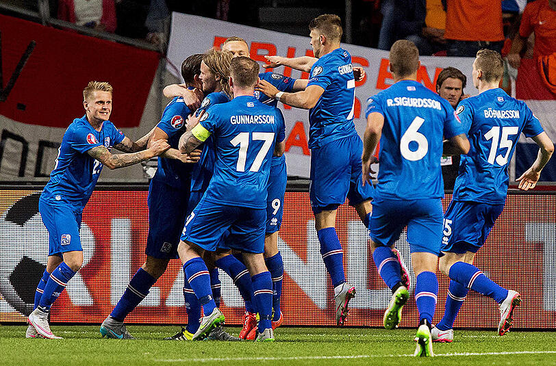 Jubelnde Isländer nach dem 0:1 gegen die Niederlande im EM-Quali-Spiel.
