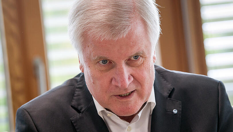 Horst Seehofer wies seine Kritiker zurecht. Horst Seehofer wies seine Kritiker zurecht.