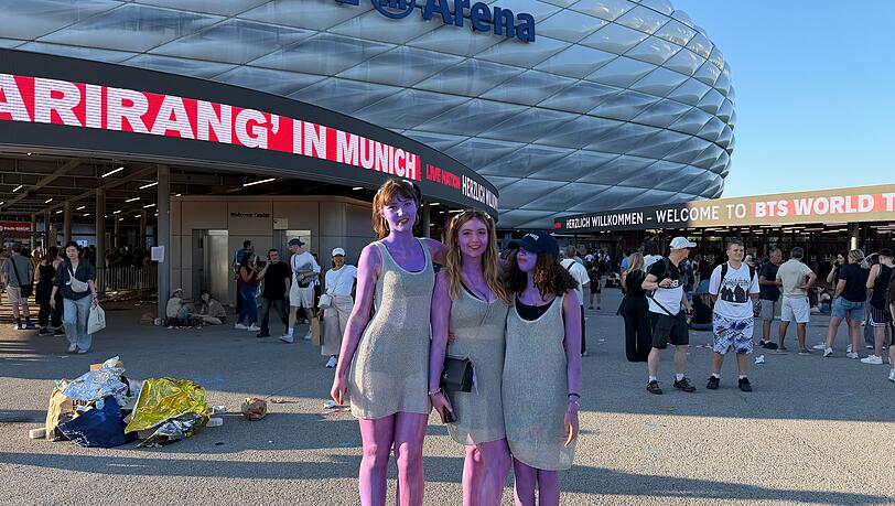Leyla, Katharina und Lauryn (von links) mit lila Body-Farbe. Leyla, Katharina und Lauryn (von links) mit lila Body-Farbe.