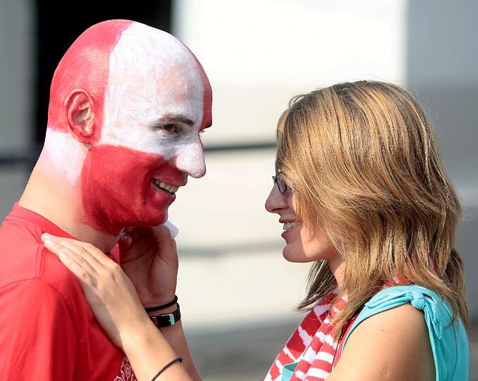 Mützen, Schminke, Fahnen: Die Fans lassen sich einiges einfallen, um für ihr Land zu jubeln! Hier gibts die Bilder!