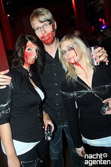 Viel Blut und nackte Haut beim "Sex-O-Ween" in der Nachtgalerie am Samstag (27.10.2012) - alle mehr Bilder von dieser Party gibt's auf www.nachtagenten.de.