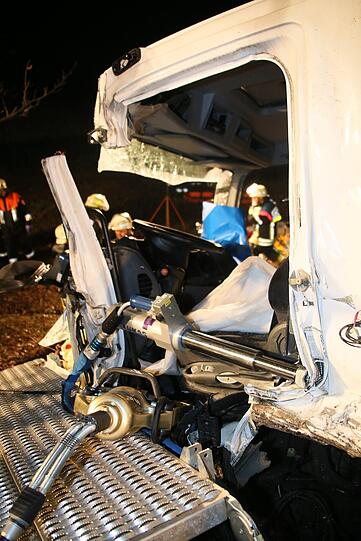 Unfall zwischen Dorfen und Erding: Drei Lkw sind in einen Crash verwickelt. Die Bilder vom Crash.