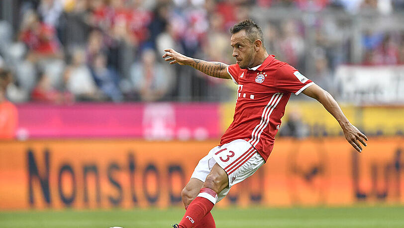 Rafinha wechselte 2011 zum FC Bayern. Rafinha wechselte 2011 zum FC Bayern.