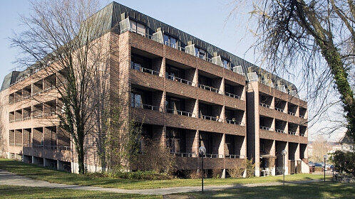 Im Caritas Alten- und Pflegeheim Geschwister-Lechner-Haus in Vilsbiburg wären eigentlich noch Betten frei.