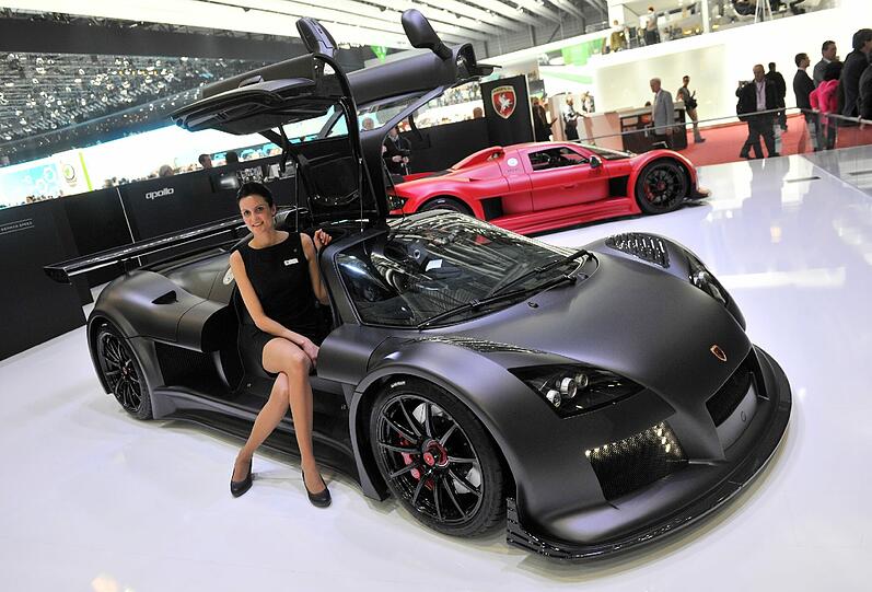 Auf dem 83. Autosalon Genf im Palexpo Messegelände wird am 05.03.2013 beim ersten Pressetag ein Gumpert Apollo S präsentiert. Foto: Uli Deck/dpa