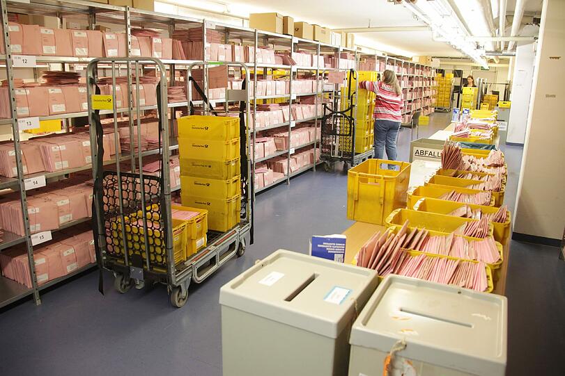 Mehr als 200.000 Münchner haben Briefwahl gemacht. Hier liegen ihre Stimmen.