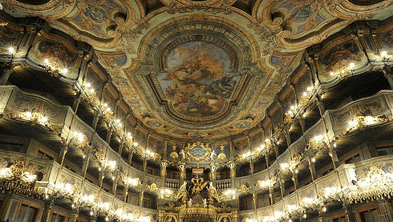 Ein Blick auf die Loge im Marktgräflichen Opernhaus in Bayreuth. Ein Blick auf die Loge im Marktgräflichen Opernhaus in Bayreuth.