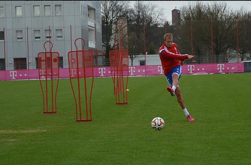 Einer konnte es kaum erwarten: Holger Badstuber stand bereits am Sonntag zum ersten Mal auf dem Platz.