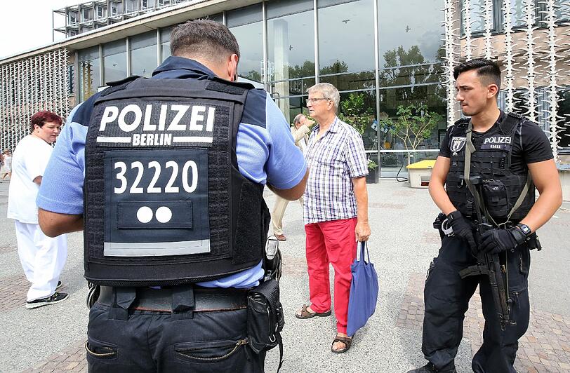 Die Bilder vom Polizeieinsatz am Benjamin-Franklin-Krankenhaus in Berlin.