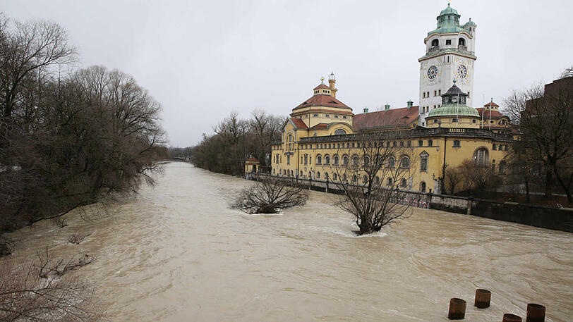 Bilder vom stürmischen Dienstag in München. Mittlerweile hat der Deutsche Wetterdienst die Unwetterwarnung aufgehoben.
