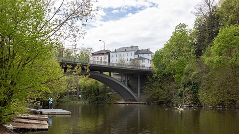Der wochenlang vermisste sechsjährige Pawlos ist am Ostersonntag tot in der Lahn in Weilburg gefunden worden. Eine Obduktion hat nun ergeben, dass der Junge ertrunken ist.