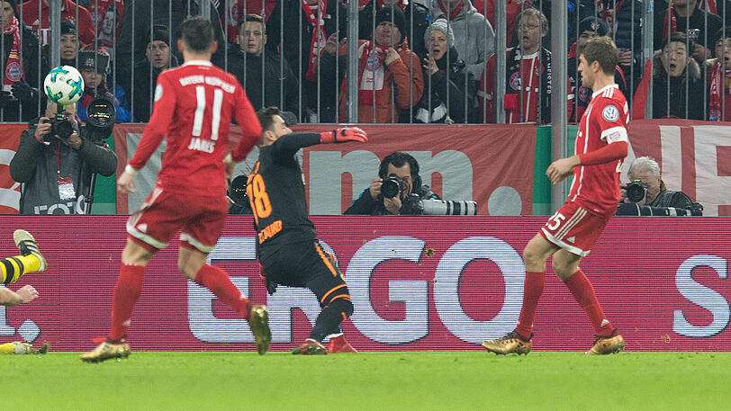 20. Dezember 2017, Achtelfinale: Was für ein Tor! Thomas Müller überlupft BVB-Keeper Roman Bürki mit viiiiel Gefühl. 2:0 für die Bayern, Endstand 2:1. Der Rekordpokalsieger ist weiter.