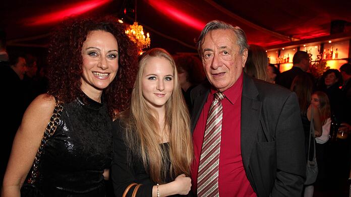 Jacqueline ist die gemeinsame Tochter von Christina (li.) und Richard Lugner